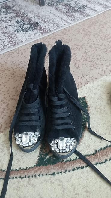 Кроссовки и спортивная обувь: Az istifadə olunub təzə kimidir. tez satılsın deyə ucuz qoyuram. hər — 1