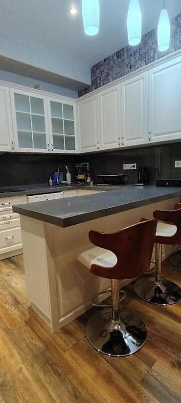 Mənzillər: İcarəyə verilir 3 otaqlı yeni tikili 102 m², Ağ şəhər q. Kateqoriya — 2