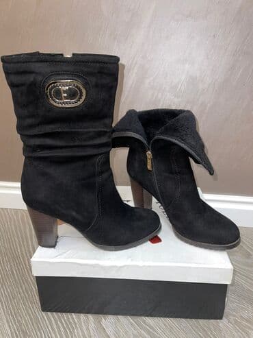 qadın çəkmə: 37/ 37.5 razmerdir. 55 manata alınıb. Ela veziyyetdedir.Nabukdur.1 — 1