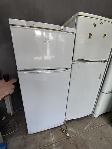 İşlənmiş 2 qapılı Indesit Soyuducu Satılır, rəng - Bej, Dolab içi