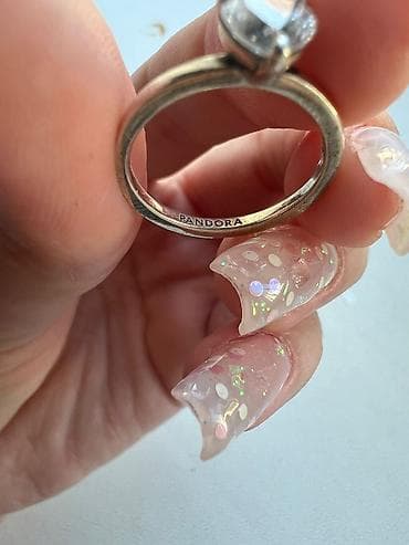 Pandoranindi gumusdu 50 razmer hec bir defekti yoxdu kicik oldugu ucun lalafo.az -da Pandoranindi gumusdu 50 razmer hec bir defekti yoxdu kicik oldugu ucun