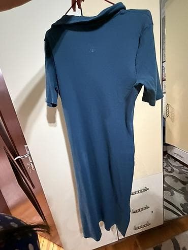 uzun yupqa: Tünd mavi rəngdə polo üslublu uzun qadın paltarı. - Qısaqol, yumşaq — 2