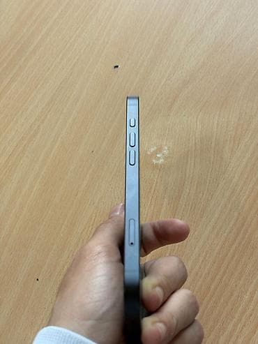 ipod classic 7: IPhone 16e, 128 GB, Qara, Zəmanət — 9