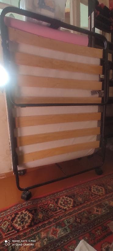 Yigilabilən tək nəfərlik təkərli çarpayı.Belarusiya istehsalı.Uzunlug — 3