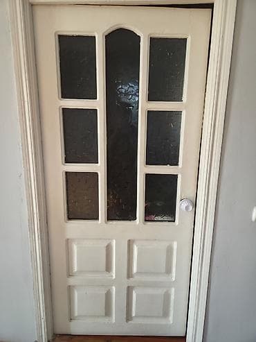 Tecili satılır 4 eded var.Ağ rəngli otaq qapısı – şüşəli, klassik