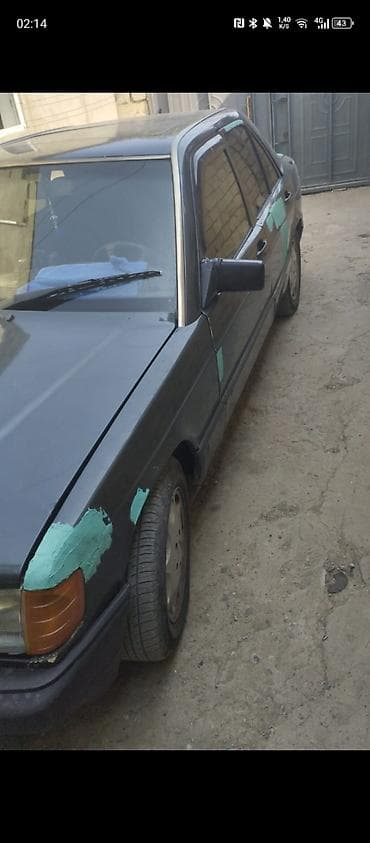 07 kapotu: Mercedes-Benz 190 (W201): 1.8 l | 1990 il Sedan — 5