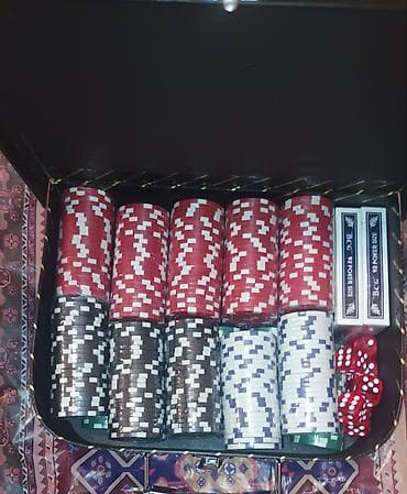 Poker masaüstü oyun seti.500 fiş (professional).2 dəst kart.10 oyun — 2