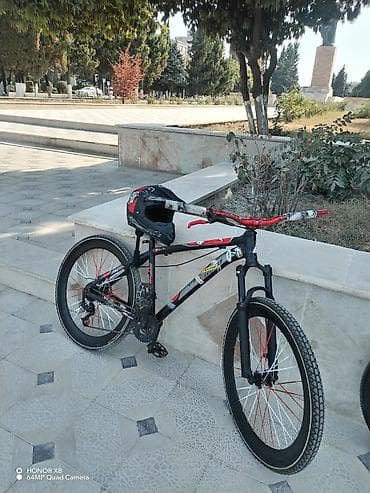 matorlu velosebet: Dağ və şəhər sürüşləri üçün uyğun velosiped. Dizaynı qara-qırmızı rəng — 5