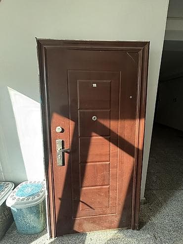 🆘Razılaşmaq olar! Dəmir giriş qapısı – qəhvəyi rəngli, klassik — 1