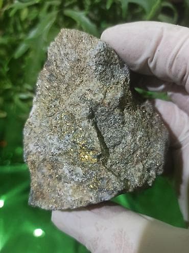 ceki daşlari: Kolleksiyacıların Diqqətinə! Ruby + Pyrite 😍💎 Nadir Təbii mineral — 3