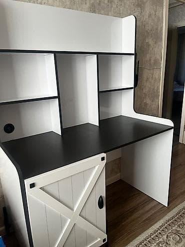 Düz masa, Polkalı, Siyirməsiz, Sadə laminat, Zəmanətsiz, Kredit yoxdur