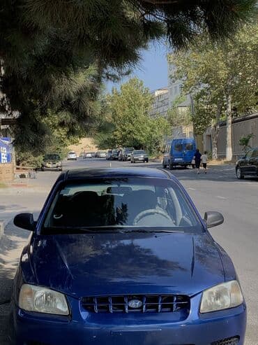 Hyundai Accent: 1.6 l | 2001 il Sedan — 1