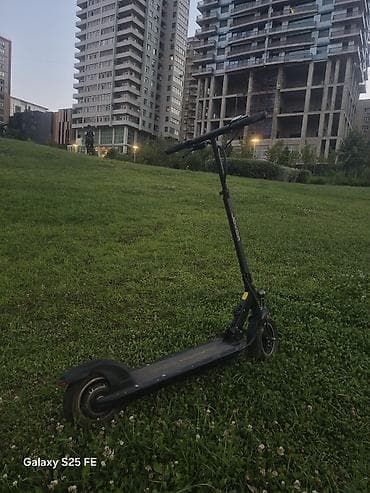 Elektrik nəqliyyatı: Elektrik skuter Xüsusiyyətlər: - Rəng: qara, metal gövdə - Təkərlər — 5