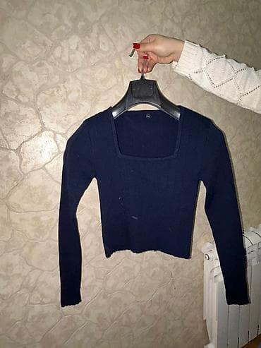 Qadın trikotaj bluz - Rəng: tünd lacivərd - Model: kvadrat yaxalı