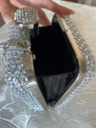 qaşlı çanta: Təzə kimidir, cəmi 1 dəfə toya götürülüb. Zərif gümüşü rəngdə — 6