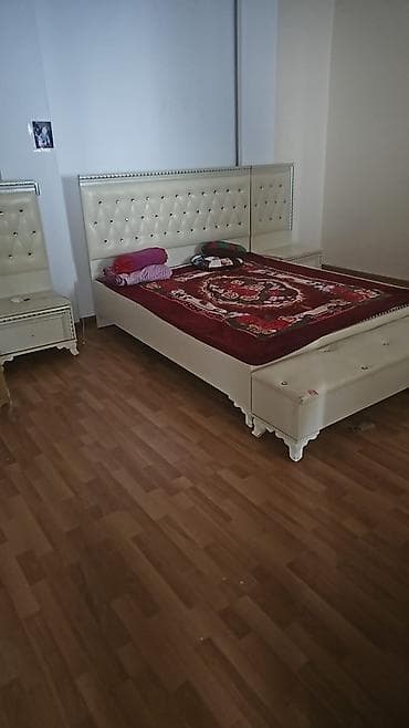 qrafin desti: Klassik üslubda krem rəngli mebel dəsti Dəst tərkibi: - Üstündə böyük — 3