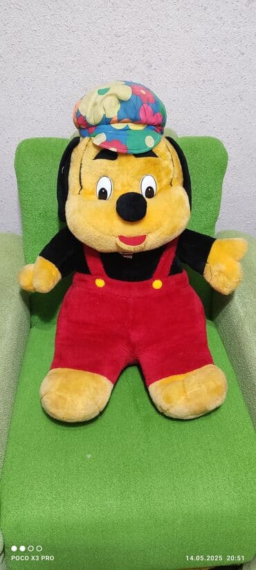 гусь обнимусь баку: Rəngarəng papaq taxmış, qırmızı şalvarlı və qara koftalı yumşaq — 1