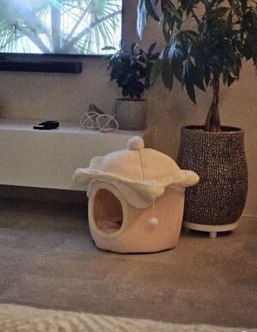 Yemlər: Pişiklər üçün yumşaq ev – krem/çəhrayı tonlarda, kubok/şapka formalı — 2