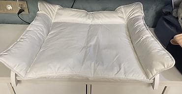 туалетный столик: Непромокаемый матрас для пеленального столика. Удобная в стирке, не — 1