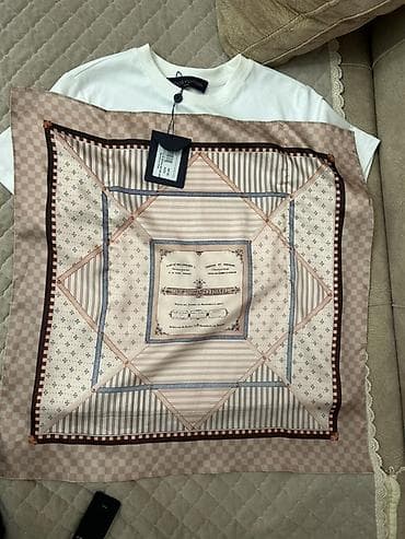 qadın baş ortuyu: Louis Vuitton köynək - Material: 100% ipək (etiketli) Etiketi — 3