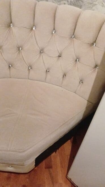 Трюмо на заказ: Künc oturacaq – yumşaq parça üzlü, krem/bej rəngdə. - Dizayn: Kapitone — 2