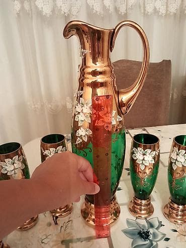 Qrafin ve 6bade.zeri rengi getmeyib.boyuk olcudedi.H.Aslanovda