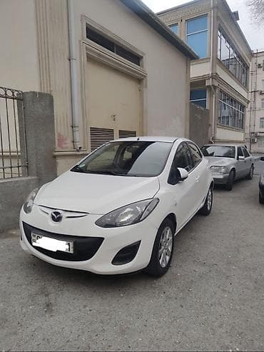 Mazda 2: 1.5 l | 2012 il Hetçbek
