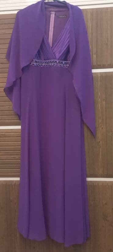 dəri don: Bənövşəyi rəngdə uzun ziyafət/gecə geyimi. - Model: qoluzun olmayan — 2