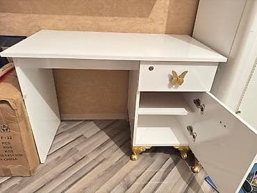 istolar: Ağ rəngdə iş/oxu masası və divar rəfi dəsti - Material: laminat/MDF — 3