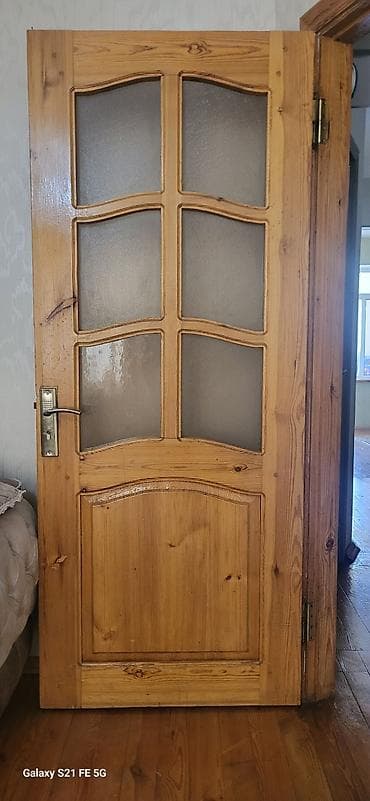 Taxta otaq qapısı - Material: təbii ağac (şam tonlarında), massiv