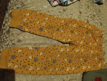 ziyafet geymleri: Məhsul paketi: ayaqqabı və geyim 1) Qırmızı idman ayaqqabıları - — 24