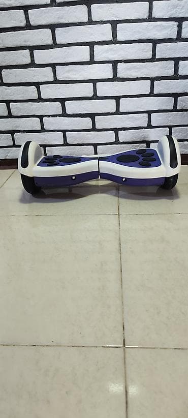 electro gitara: Demək olar ki, yeni vəziyyətdədir. Tam işləkdir, batareyası uzun — 7