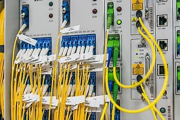 evlere paketleme işi: Xidmət: Fiber-optik kabel çəkilişi, birləşdirmə (fusion splice) və — 2