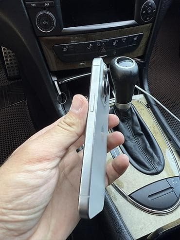 96: IPhone 15 Pro, Gümüşü, Simsiz şarj — 4