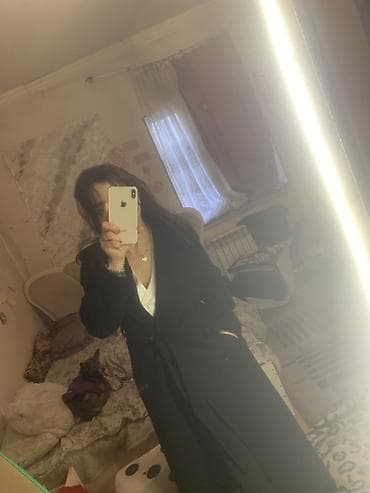 Baş geyimləri: Qadınlar üçün uzun qara plaş/palto - Rəng: qara - Model: kəmərli — 4