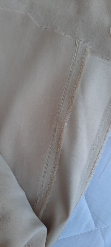 atlas parça qiyməti: Qarışıq şifon5azn
Yaşıl güllü 8azn
Gül qurusu 7 azn.
Bej 20 azn — 8