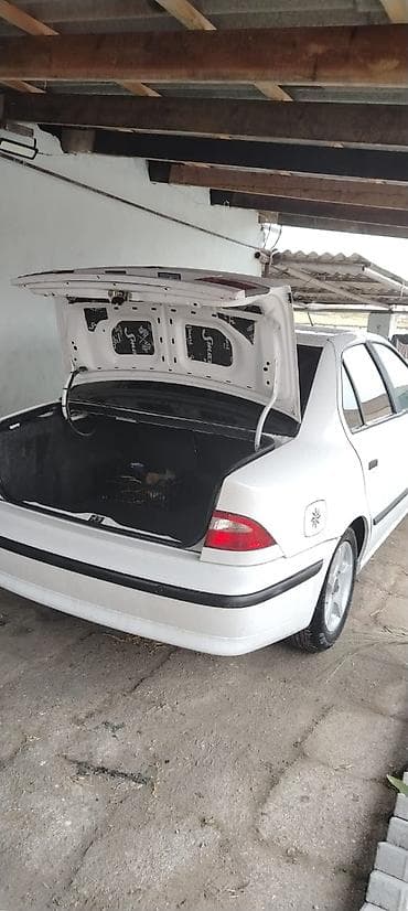 i̇ran: İran Khodro Samand sedan - Kuzov: ağ rəng, 4 qapı, sedandır - Nömrə — 5