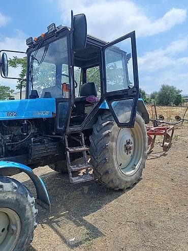212 avtomobil: Belarus 892 təkərlı traktor - Model: Belarus 892 (Minsk MTZ seriyası) — 2
