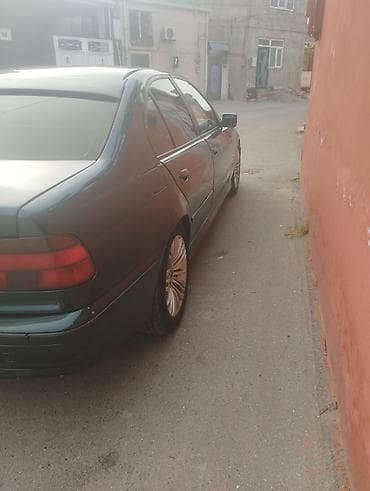 bmw 3 series: BMW 5 series: 2.5 l | 1996 il Sedan — 3