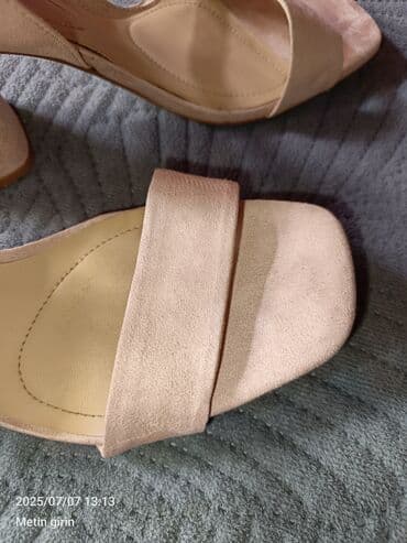 çəhrayı kupalnik: Stradivarius, Ölçü: 39, rəng - Çəhrayı, Yeni — 1