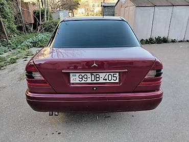 mercedes benz c class: Mercedes-Benz C-Class: 1.8 l | 1996 il Sedan — 9