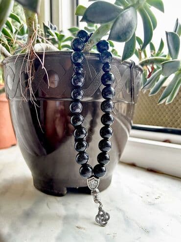 Monster Qaranlığın içində bir ulduz parlayır. Monster – Qara Ulduz