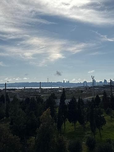 bine bolluq: Kommersiya obyektləri üçün geniş vitrinli, müasir fasadlı bina — 8