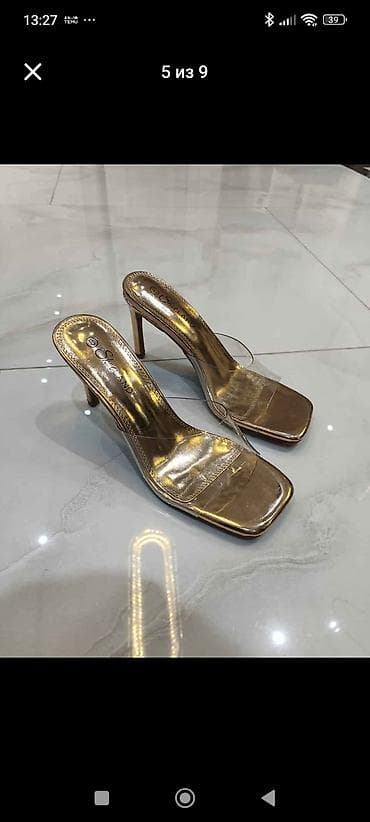 qızılı ayaqqabı: Qızılı rəngli, şəffaf qayışlı qadın topuklu terlik/müller.Dubai-den — 1