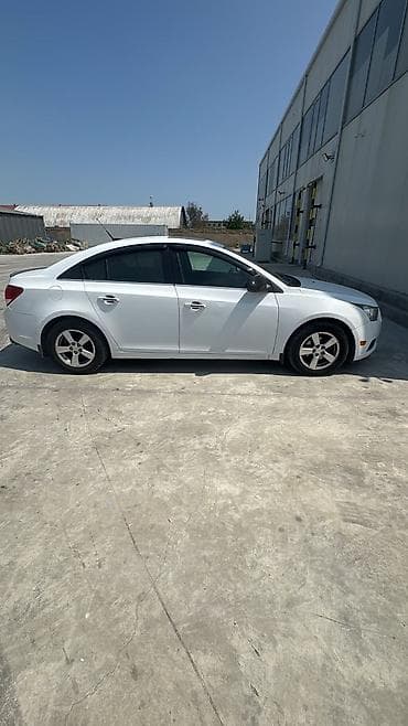 maped kreditle: Chevrolet Cruze: 1.4 l | 2011 il 271700 km Sedan — 4