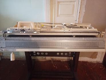 Təsvir: İki ədəd iynə yataqlı toxuculuq dəzgahı (trikotaj maşını)