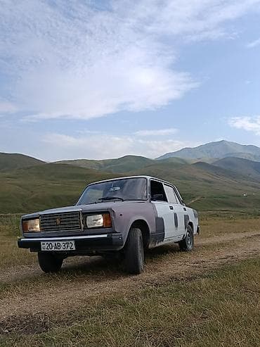 ekskavator satisi bakida: VAZ 2107 sedan - Kuzov: 4 qapılı, ağ rəng (bir neçə yerdə astar və — 7