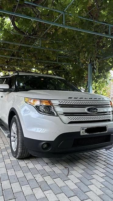 Ford Explorer Limited – ağ rəngli, 7 yerlik tam ölçülü SUV — 1