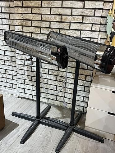 Ayaqlı elektrikli infraqırmızı qızdırıcı. Uzunsov korpuslu bu