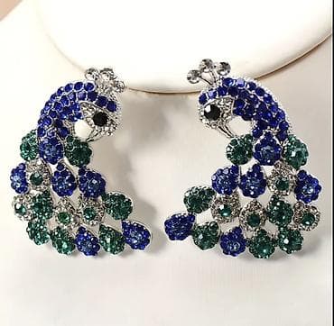 Сумки: Təsvir: - Zümrüd-yaşıl və safir-mavi daşlarla bəzədilmiş tovuzquşu — 2